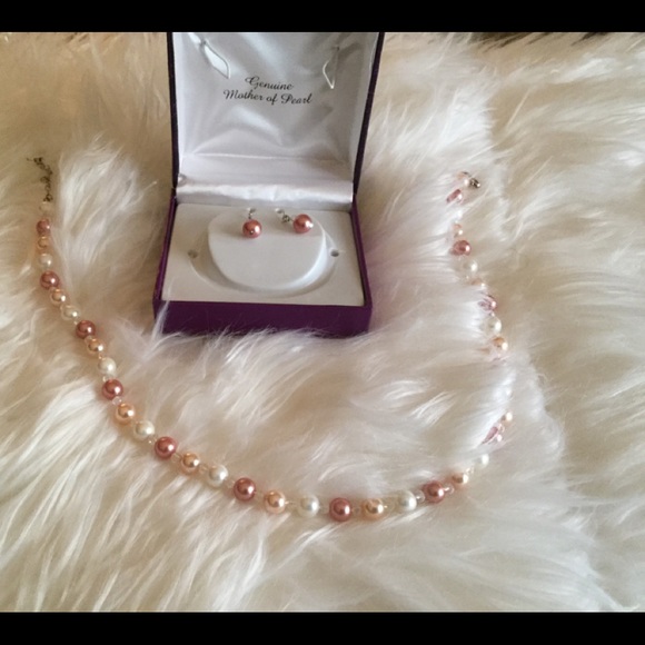 Jewelry - Genuine Mother Of Pearl Earrings & Necklace Set